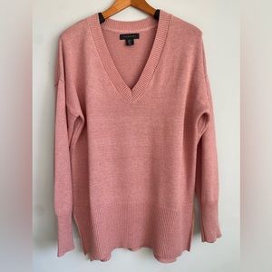 TAHARI V Neck pull over.  SIZE medium